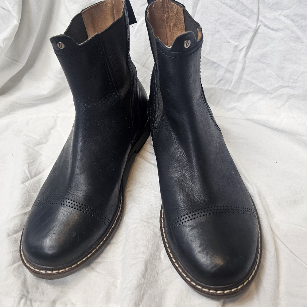 OluKai Men's Leather Makaloa Chukka Chelsea Black Boots 8.5‎ READ DESCR. Flaw